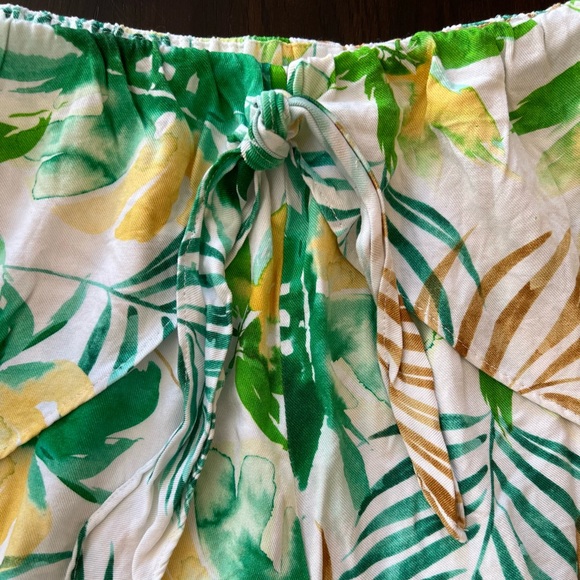 Gianni Bini White with Green/Yellow/Brown Tropical Print Shorts - Picture 7 of 15